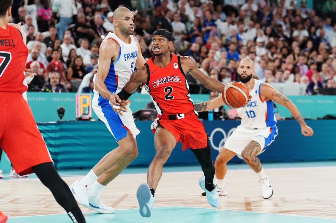 Shai Gilgeous-Alexander d'Équipe canada affronte l'équipe de France.