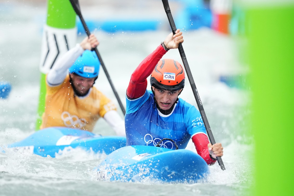 Alex Baldoni participe au kayak cross masculin.