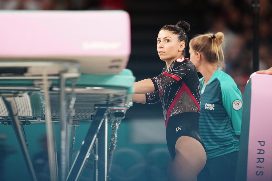 Sophiane Méthot près du trampoline. 