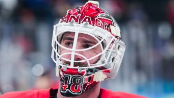 Logan Thompson en action en hockey sur glace.