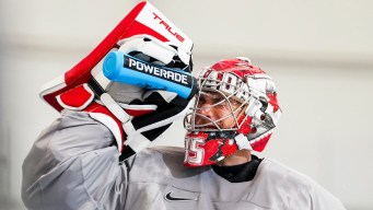 Darcy Kuemper en action en hockey sur glace.