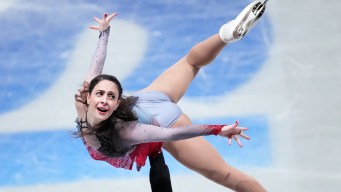 Deanna Stellato-Dudek dans les airs.