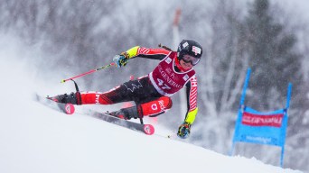 Justine Lamontagne descend la piste.