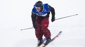 Dylan Deschamps en action en ski acrobatique.