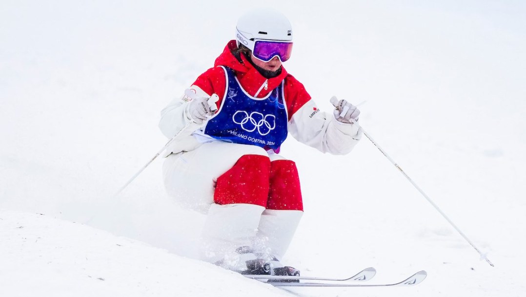 Jessica Linton en action en ski acrobatique.