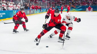Sam Bennett en action en hockey sur glace.