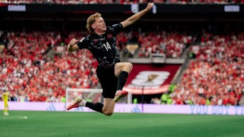 Jacob Shaffelburg célèbre un but du Canada contre le Qatar lors de la Coupe du Monde de la FIFA