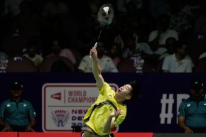 Le Canadien Victor Lai en action au badminton.